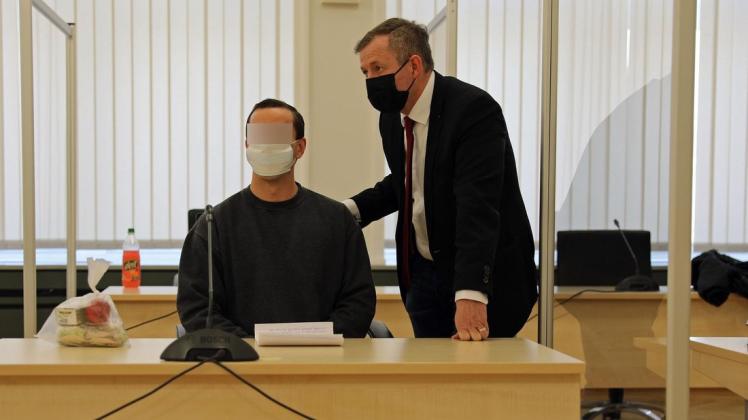 Das Rostocker Landgericht hat einen Güstrower wegen versuchten Mordes in mehreren Fällen zu einer sechsjährigen Haftstrafe verurteilt.