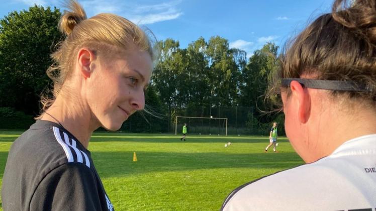Lobt ihr neues Team: Svetlana Simanic, Trainerin der U23-Fußballerinnen des TV Jahn Delmenhorst. Sie hat mit ihnen die Vorbereitung auf die Saison 2021/22 aufgenommen.