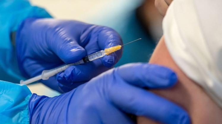 Delmenhorsts Corona-Krisenstabsleiter Rudolf Mattern spricht sich für einen längeren Erhalt der Impfzentren aus.