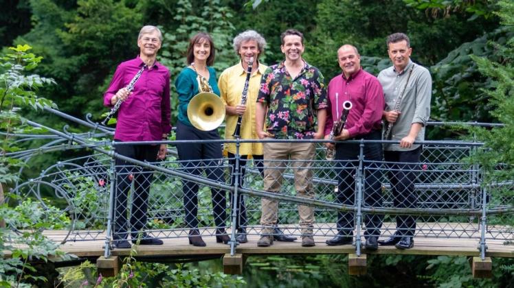 Gastieren im Rahmen der Festspiele MV am 25. Juni im Güstrower Theater: Juri Tetzlaff (M.) mit dem Bläserquintett „ProFive“