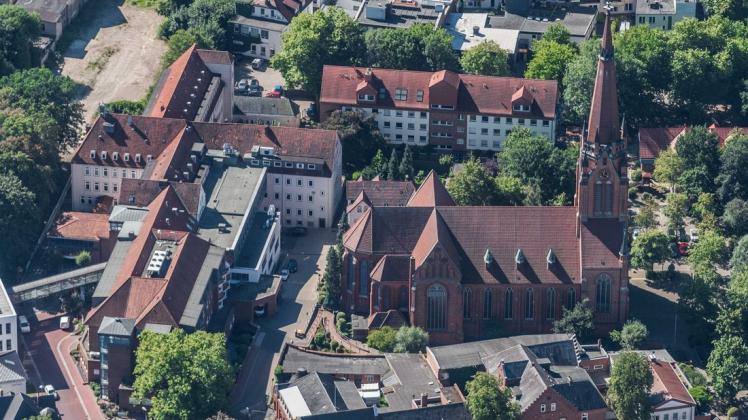Das frühe St.-Josef-Stift (links) soll abgerissen werden,das Areal aufgewertet werden. Auch der neue Name steht bereits fest.