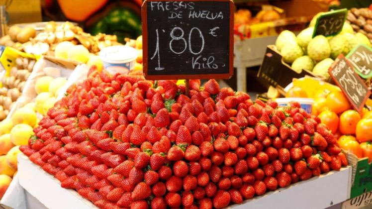 Frisch aus Huelva sind diese Erdbeeren. Damit kommen sie aus der Region, in der ein Nationalpark unter Tourismus und Obstanbau leidet.