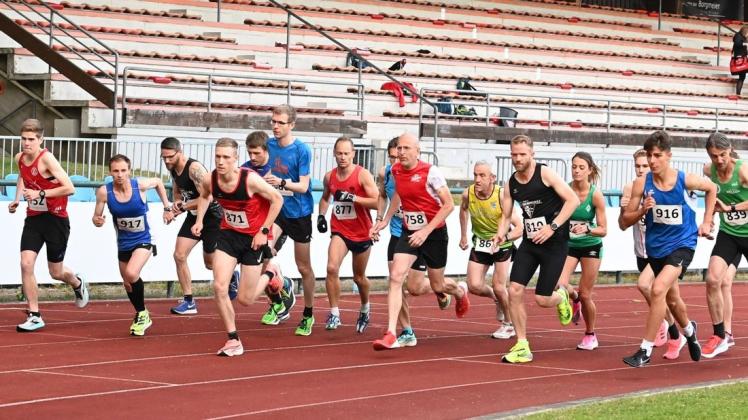 Beim Abendsportfest des Leichtathletik-Kreises Delme-Hunte starteten 14 Athleten im 5000-Meter-Lauf der Männer – der Delmenhorster Philipp Pospich schaffte es auf das Podium.