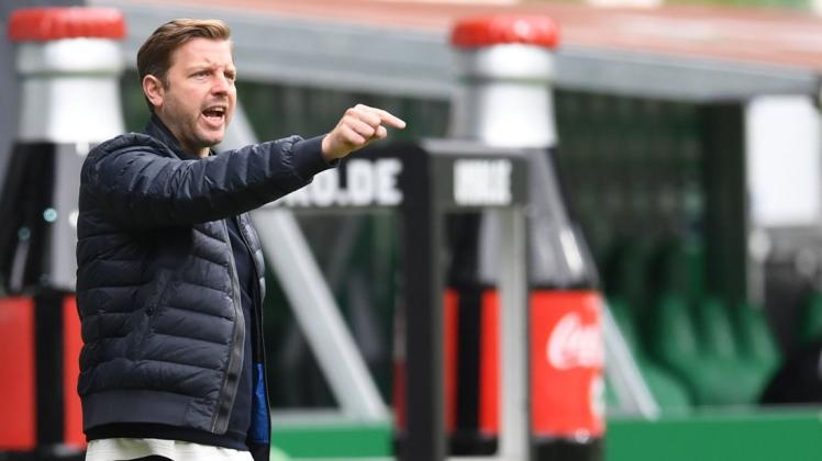 Kämpft um den Verbleib in der Bundesliga: der SV Werder Bremen um seinen Trainer Florian Kohfeldt. Er tritt an diesem Samstag beim FC Augsburg an.