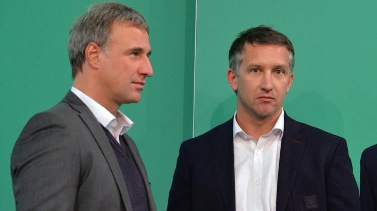 Marco Bode (links), Aufsichtsratvorsitzender, und Frank Baumann, Geschäftsführer Sport, von Werder Bremen müssen schwierige Aufgaben schnell lösen, findet unser Kolumnist Hans-Jürgen Gundelach.