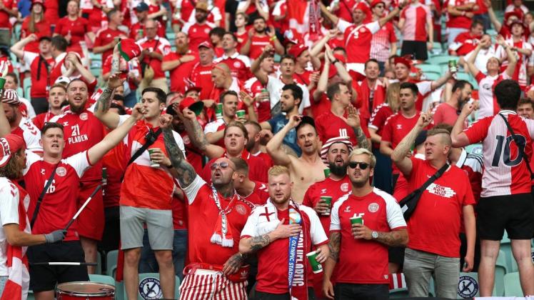 Dänemark Fans machen Stimmung vor dem Spiel.