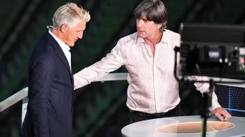 Bastian Schweinsteiger (links) wird als ARD-Experte über Bundestrainer Joachim Löw und die DFB-Elf urteilen. Wo ist die EM 2021 live im TV und Stream zu sehen?