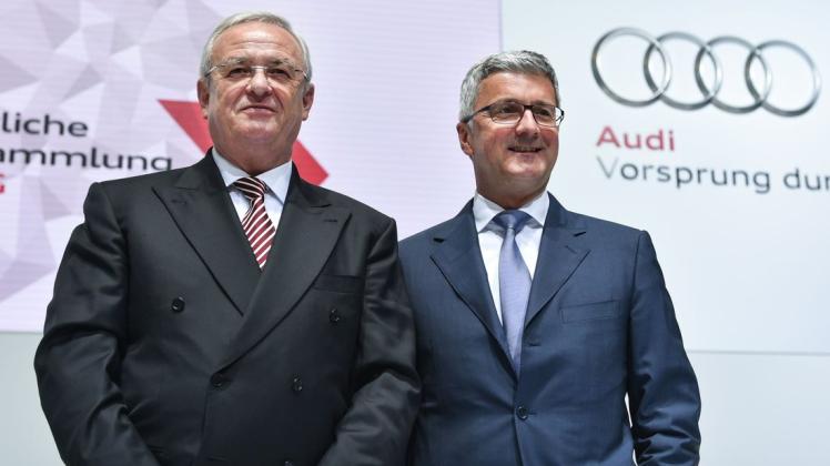 Der ehemalige Vorstandsvorsitzende der Audi AG, Rupert Stadler (r) und der ehemalige Aufsichtsratsvorsitzende Martin Winterkorn. (Archivfoto)