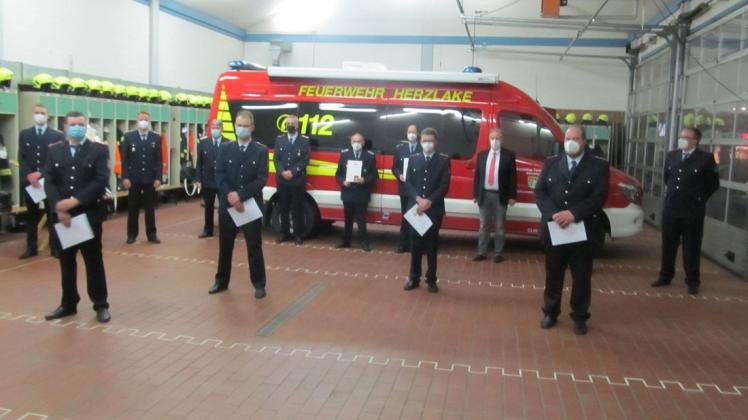 Beförderte und geehrte Feuerwehrkameraden in Herzlake. Beförderte und geehrte Feuerwehrkameraden in Herzlake.