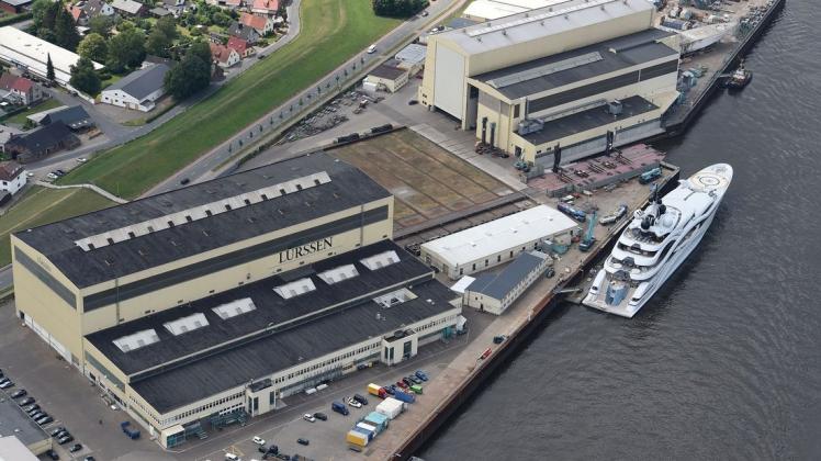 Die Luftaufnahme zeigt die Lürssen Werft in Bremen.