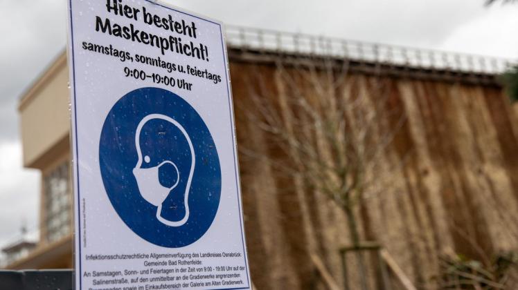 An Wochenenden und Feiertagen herrscht an den Gradierwerken in Bad Rothenfelde weiter Maskenpflicht. An Wochenenden und Feiertagen herrscht an den Gradierwerken in Bad Rothenfelde weiter Maskenpflicht.