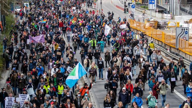 Corona-Proteste: Querdenker-Demo: "In Stuttgart Ist Alles | SHZ