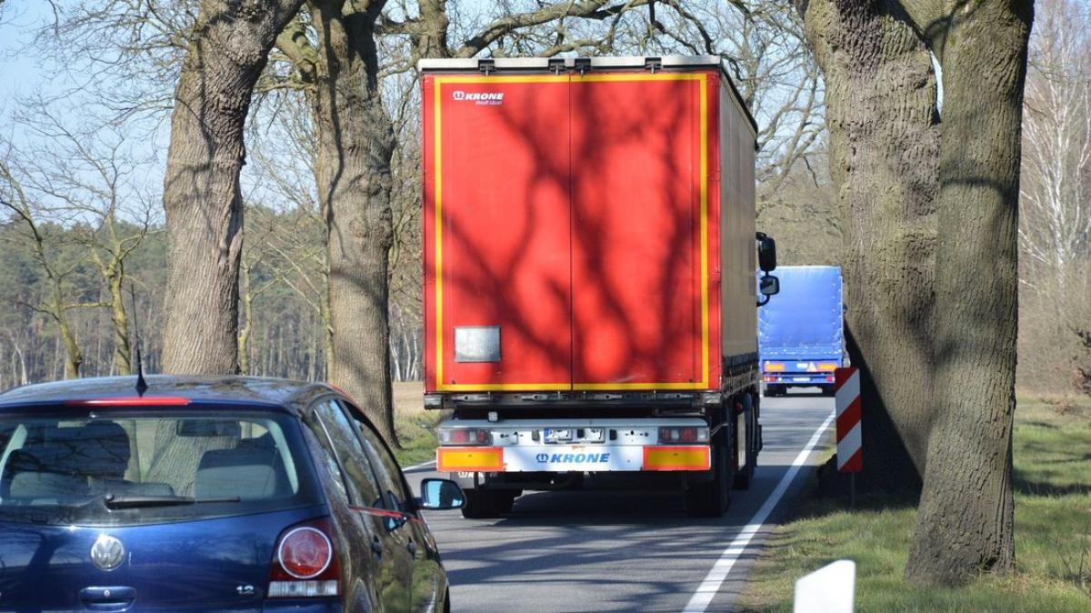 Alltag Auf Der B 191 Bei Dömitz: Immer Wieder Spiegelklatscher | SVZ