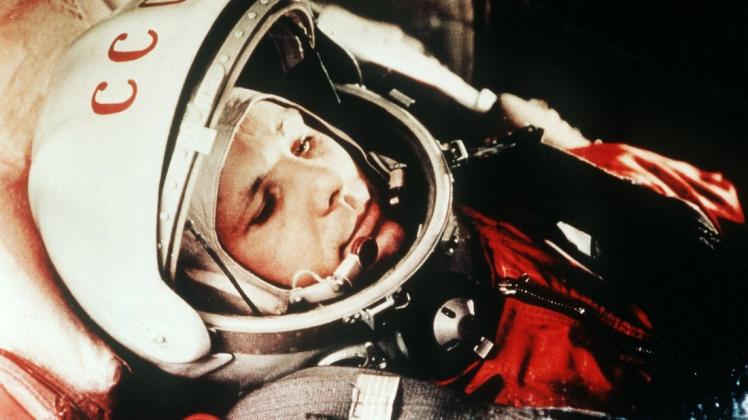 Dieses Foto zeigt Juri Gagarin kurz vor dem Start seines Raumflugs.