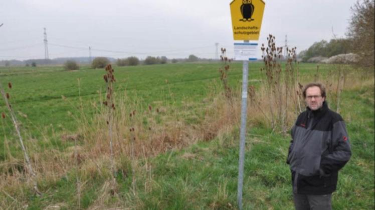 Das Siebendörfer Moor wird zum Teil wieder vernässt. Dr. Hauke Behr vom Fachdienst Umwelt der Stadt Schwerin kündigt den Beginn der Arbeiten für 2022 an.