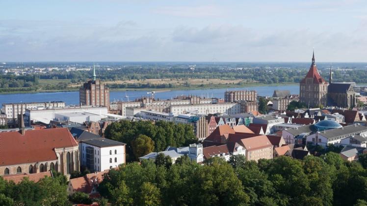 Die Rostocker Innenstadt soll besser an den Stadthafen angebunden werden. Ob durch neue Ampeln oder eine Brücke, steht noch zur Debatte.