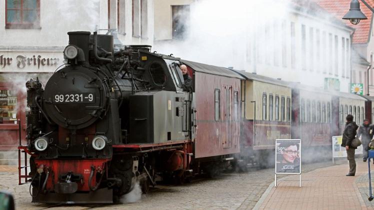 Zwischen 12. und 23. März fährt der Molli nicht mehr durch Bad Doberan. Stattdessen wird ab Haltestelle Rennbahn ein Schienenersatzverkehr eingesetzt.