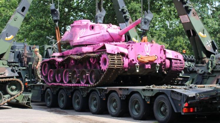 Im vergangenen August wurde der Panzer in der Adelheider Kaserne verladen und ins Panzermuseum transportiert. Bis er dort zu sehen sein wird, wird es noch dauern.