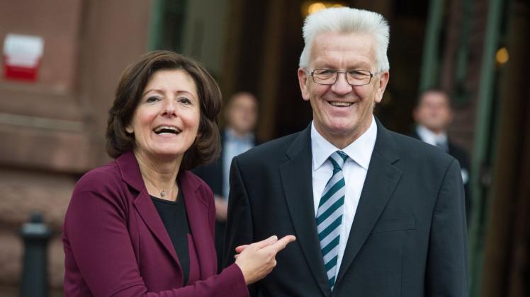 Können wohl beide weiterregieren: Baden-Württembergs Ministerpräsident Winfried Kretschmann (r, Bündnis90/Die Grünen) und die Ministerpräsidentin von Rheinland-Pfalz, Malu Dreyer (SPD).