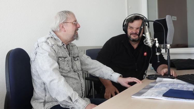 Jürgen Schmidt (l.) und  René Günther gestalten ihren Prignitz-Podcast.