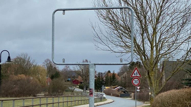 Tatort Utecht: Hier wurde ein Ortseingangsschild gestohlen.