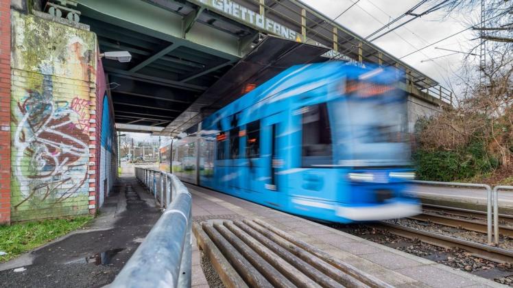 Mit einer Prioritätenliste für den Netzausbau bei den Straßenbahnen und weiteren Elektro-Bussen will die Hansestadt mehr Passagier in Rostocks Nahverkehr locken.