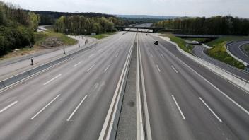 Leere Autobahn: Warum nicht Gas geben?