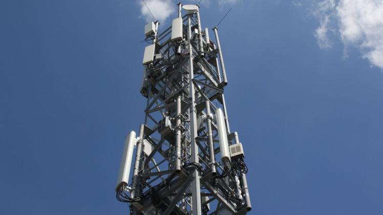 Ein Mobilfunkmast: Auf diesem 50 Meter hohen Turm, den mehrere Anbieter nutzen, befinden sich auch Antennen für die fünfte Mobilfunkgeneration 5G.