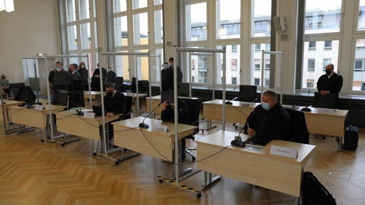 Am Rostocker Landgericht hat am Freitag der Prozess gegen vier Angeklagte begonnen.