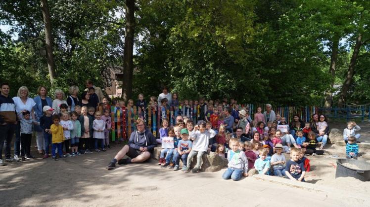 Im Kindergarten Dünenweg wurde ein Corona-Zaun gebaut. | SHZ