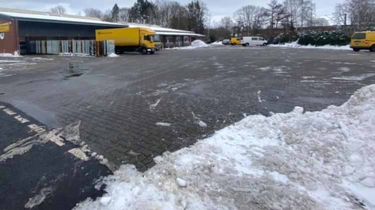 Der Zustellstützpunkt der Deutschen Post DHL an der Alten Haselünner Straße in Lingen war am Mittwoch weitgehend vom Schnee befreit.