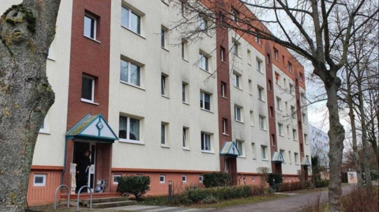 Unter anderem viele Familien sind in der Ziolkowskistraße zu Hause. Die Fernwärme wird dem Wohnblock nun aber doch nicht abgestellt.