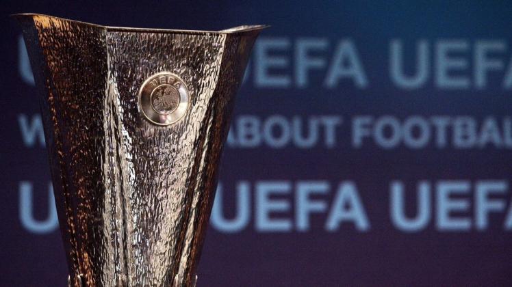 Der Pokal der Europa League - formerly known as UEFA-Cup. Foto: imago images/PanoramiC