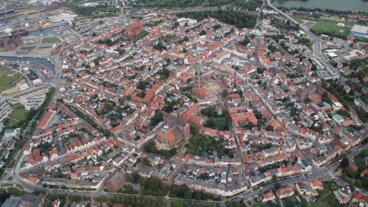 Mit Bestnoten schneidet die Hansestadt Wismar bei einer Befragung von Einheimischen und Touristen ab.