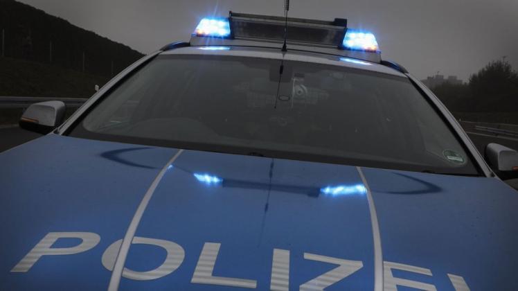 Die Polizei ermittelt wegen einer vermuteten Brandstiftung auf einem Betriebsgelände in Barkhagen.