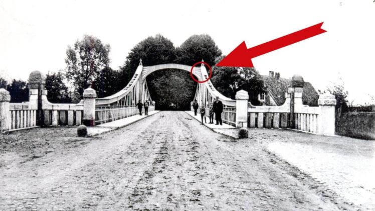 Das im Bild markierte Teil der 1906/1907 errichteten und 1945 gesprengten Stahlbrücke über die Ems bei Schepsdorf wurde jetzt bei den Arbeiten im Flußbett der Ems gefunden.
