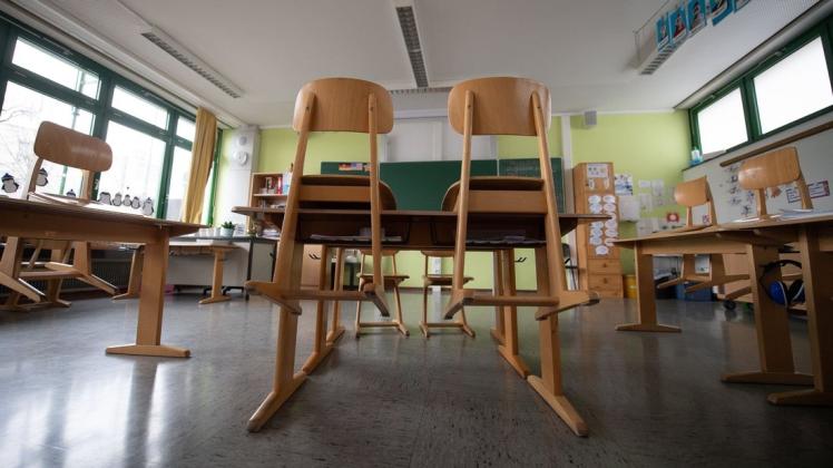 Ein leeres Klassenzimmer an einer Grundschule.