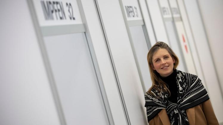 "Ich entscheide, wer aus der Priorität 1 die Impfreste am Ende des Tages bekommt", sagt die ärztliche Leiterin des Osnabrücker Impfzentrums, Bianca Debring. Sie fühlte sich "ausgebremst", als das Zentrum in der Schlosswallhalle Mitte Dezember noch nicht starten konnte, weil der Impfstoff fehlte.