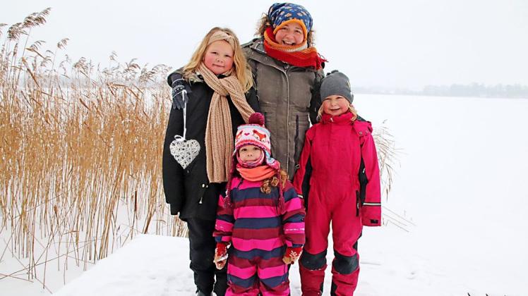 Egal, wie das Wetter ist, Christine Glaser ist mit ihren drei Mädchen gern in der Natur unterwegs – hier im dicksten Nebel am Klein Siener See. Normalerweise natürlich nicht mit dem Herz.