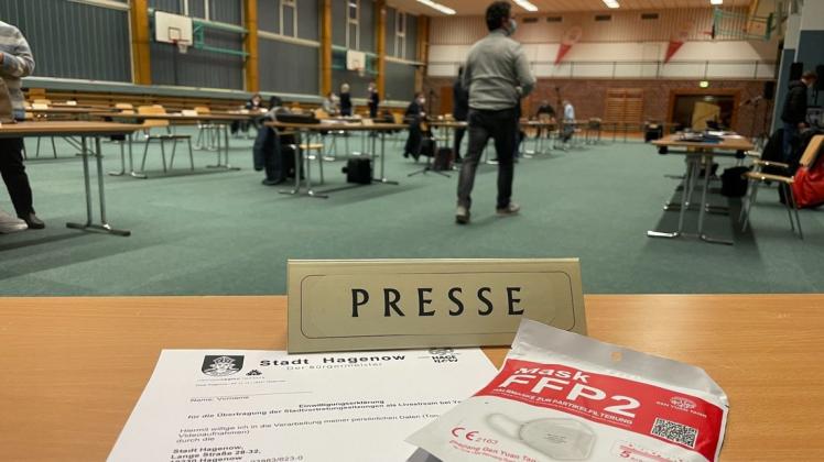 Sitzung der Stadtvertreter unter strengen Corona-Regeln: Der Stadtvertretervorsteher hatte jeden Teilnehmer gebeten, einen Corona-Schnelltest machen zu lassen und FFP2- Masken angeordnet. Sitzung der Stadtvertreter unter strengen Corona-Regeln: Der Stadtvertretervorsteher hatte jeden Teilnehmer gebeten, einen Corona-Schnelltest machen zu lassen und FFP2- Masken angeordnet.