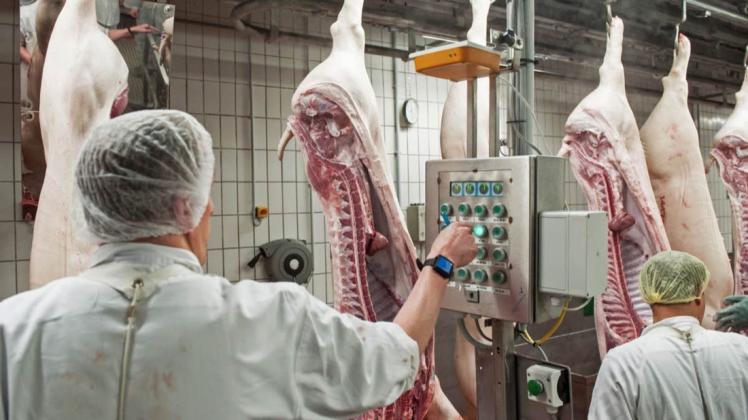 Blick in einen Schlachthof: Tausende Arbeiter in der Fleischwirtschaft haben sich in den vergangenen Monaten mit Corona infiziert.