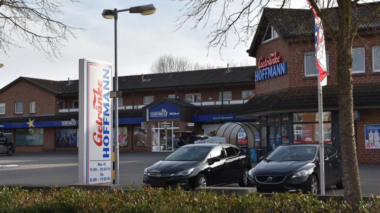 Neue Möglichkeiten ergeben sich für den Elektronikfachmarkt Mösker und dem Getränkemarkt Hoffmann durch die Ausweisung des Einkaufszentrums als Sonderbauflächen für großflächigen Einzelhandel.