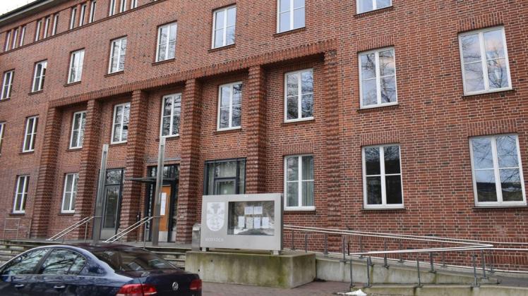 Der Kreistag des Landkreises Rostock entscheidet am Mittwoch über die Höhe der Kreisumlage für den Doppelhaushalt 2021 und 2022. Dazu gibt es zwei neue Anträge. Der Kreistag des Landkreises Rostock entscheidet am Mittwoch über die Höhe der Kreisumlage für den Doppelhaushalt 2021 und 2022. Dazu gibt es zwei neue Anträge.
