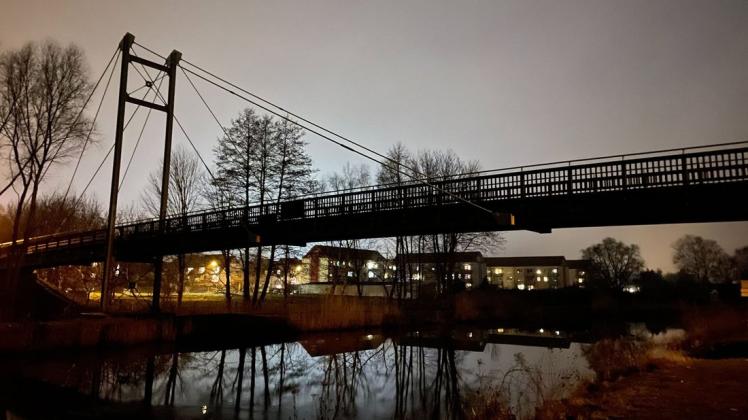 Bekommt einen neuen Überbau aus Aluminium: Die Plümperwiesenbrücke in Parchim.