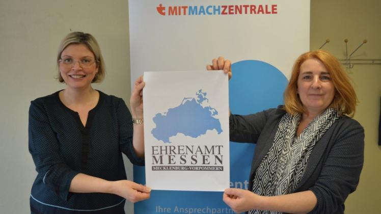 Rufen Vereine, Verbände und Initiativen dazu auf, sich bei der digitalen Ehrenamt-Messe zu beteiligen: Beate Hanke-Metz (l.) und Ruth Hügle, Koordinatorinnen der Mitmach-Zentrale im Landkreis Rostock.