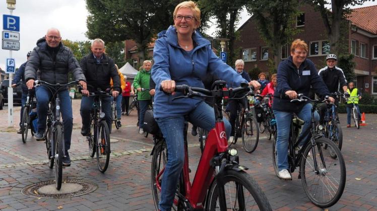 Die Bürgermeister der Kooperation "4 auf dem Rad" mit Ganderkesees Amtschefin Alice Gerken waren schon mal vor eineinhalb Jahren mit dem Fahrrad unterwegs. Jetzt will die Gemeinde "fahrradfreundliche Kommune" werden. (Archivfoto)