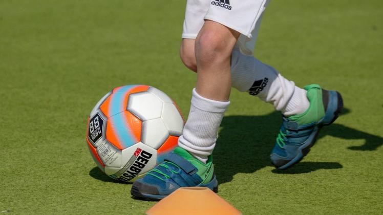 Professionelles Training und Wettkämpfe für Kids: Der TSV Ganderkesee plant vom 29. bis 31. Juli 2021 ein Fußballcamp für 5- bis 15-Jährige (Symbolbild).