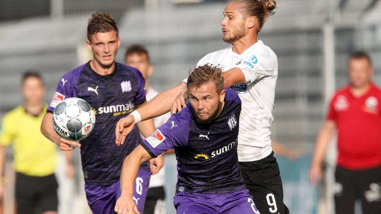 Beim letzten Gastspiel in Sandhausen erkämpften sich David Blacha (vorn) und der VfL ein 1:0.