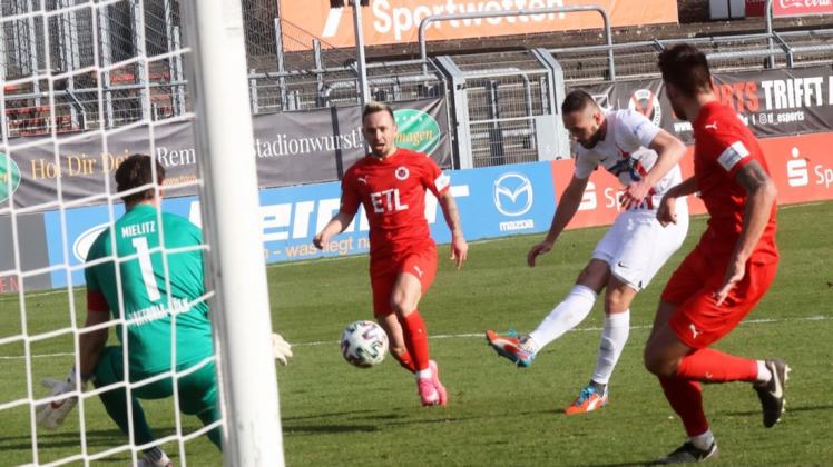 Pascal Breier schießt Hansa zum 2:1-Sieg in Köln.