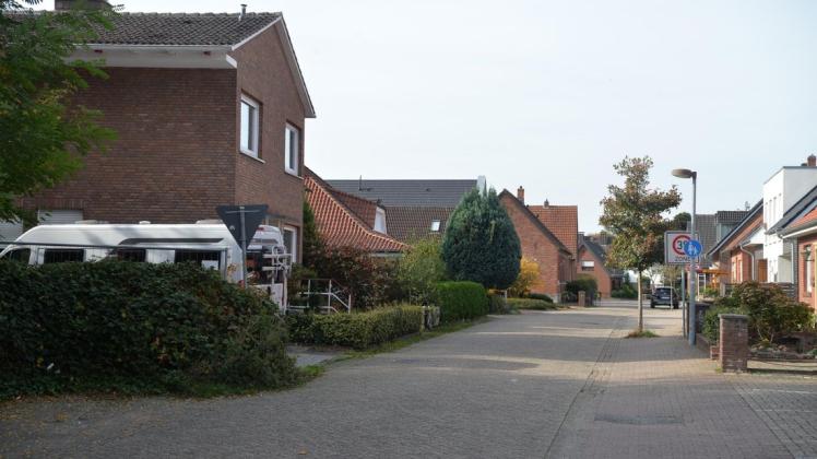 Die Straße "In den Hornen" in Lingen ist von Einfamilienhäusern geprägt. Die Aufnahme stammt aus dem Jahr 2019.